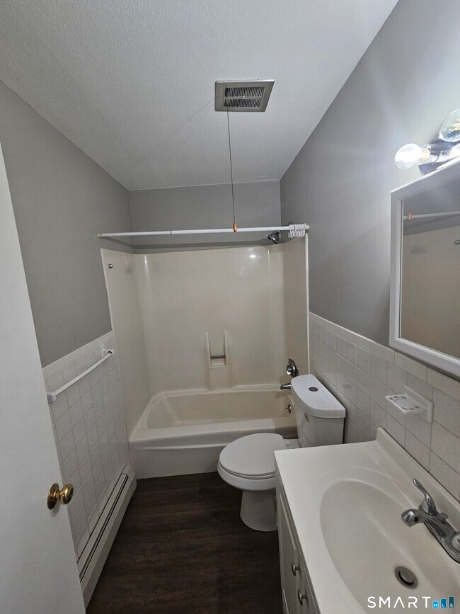 Building Photo - 55 Beths Ave