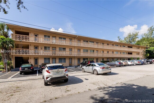 Building Photo - 1500 NE 127th St