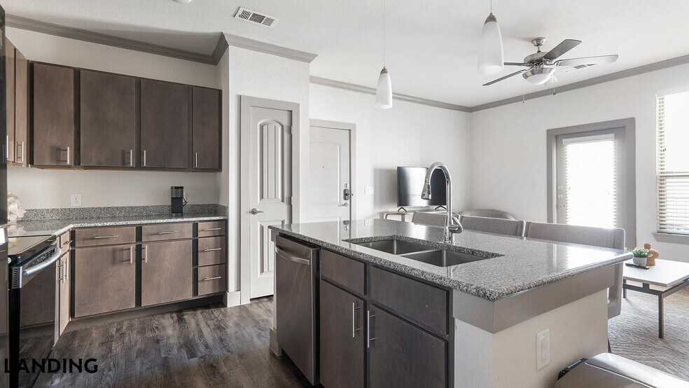 Building Photo - 12500 Shadowglen Trce