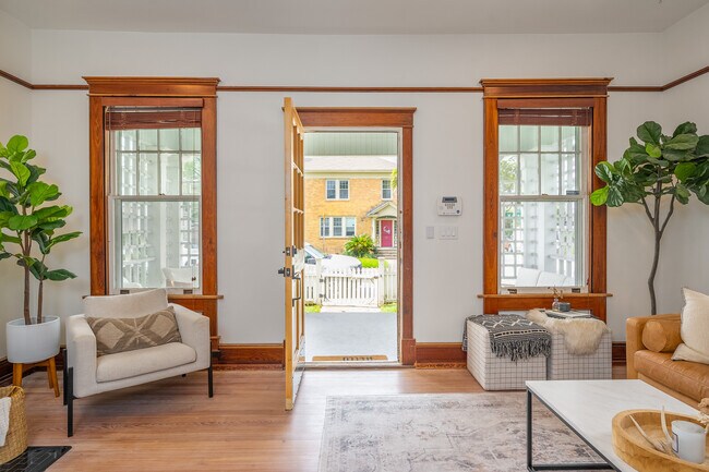 Building Photo - Bungalow Heaven in Baldwin Park!