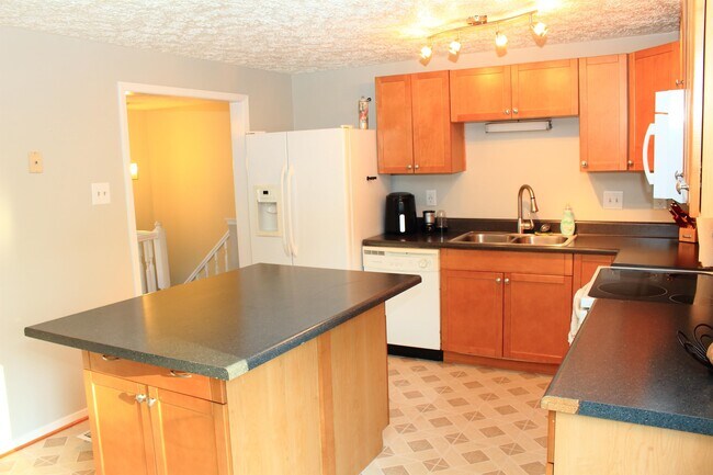Building Photo - 10936 Huntington Woods Cir