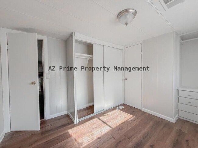 Building Photo - 17401 E Meadow Ln