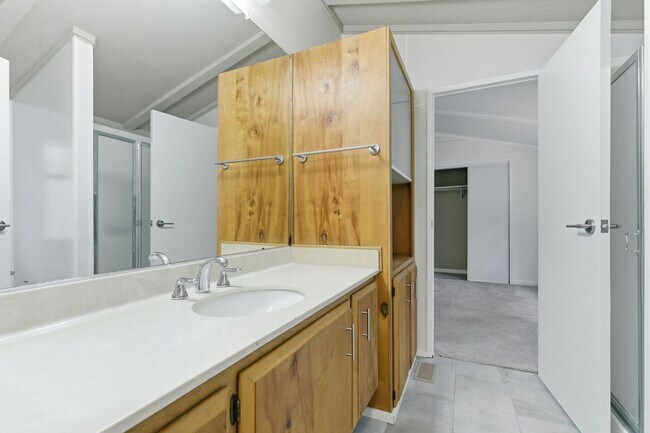 Building Photo - Single level Bainbridge Island home