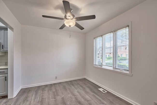 Building Photo - 8511 Canterbury Square W