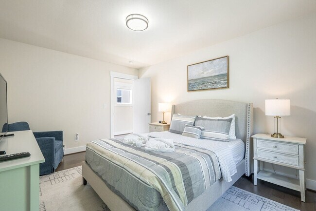 Building Photo - 10404 2nd Pl SW