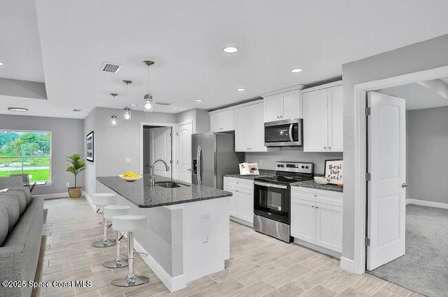 Building Photo - 338 Mott St SW