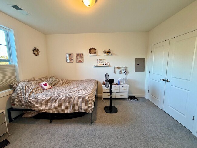 Building Photo - 1076 Delphi Ln