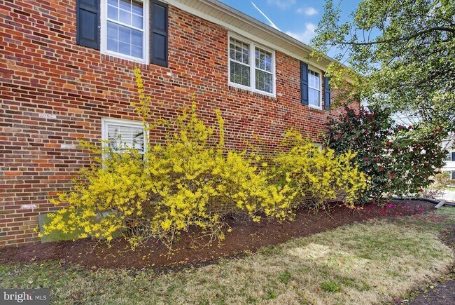 Building Photo - 5405 Ridgefield Rd