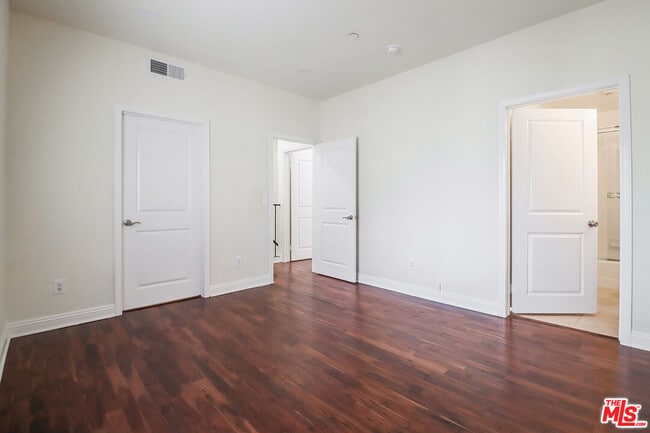 Building Photo - 7132 Farralone Ave