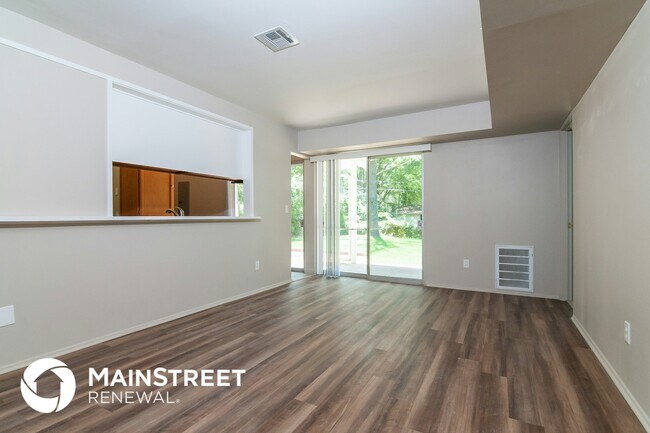 Building Photo - 3150 Durwood Dr