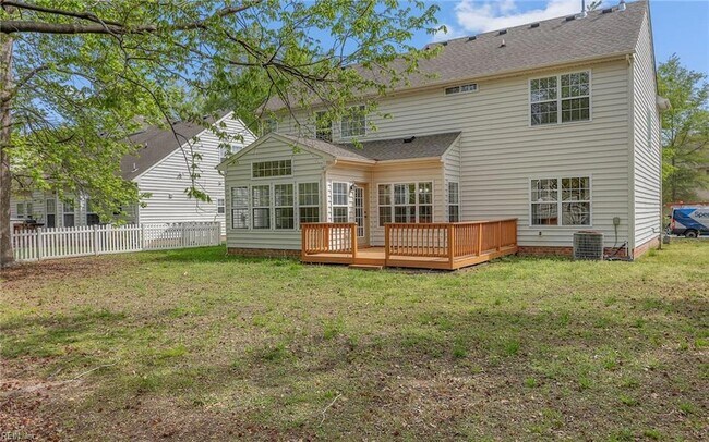 Building Photo - 310 Canaan Cir