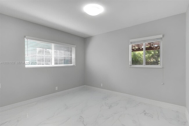 Building Photo - 2340 SW 15th St