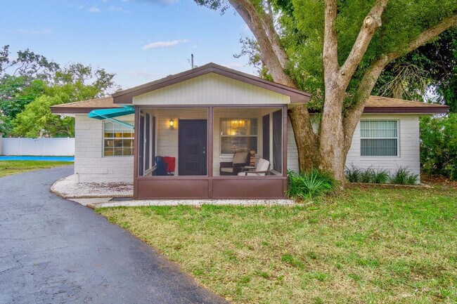 Building Photo - 10546 53rd Ave N