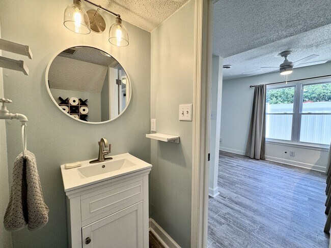 Building Photo - Ready NOW! A Custom Townhouse-Style Duplex Blocks to the Beaches! Fenced Yard - Hot Tub - Pet Fri...