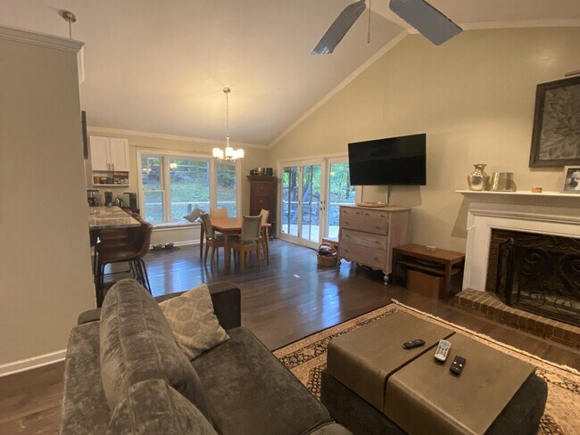 Building Photo - 6 Hunters Ridge Dr