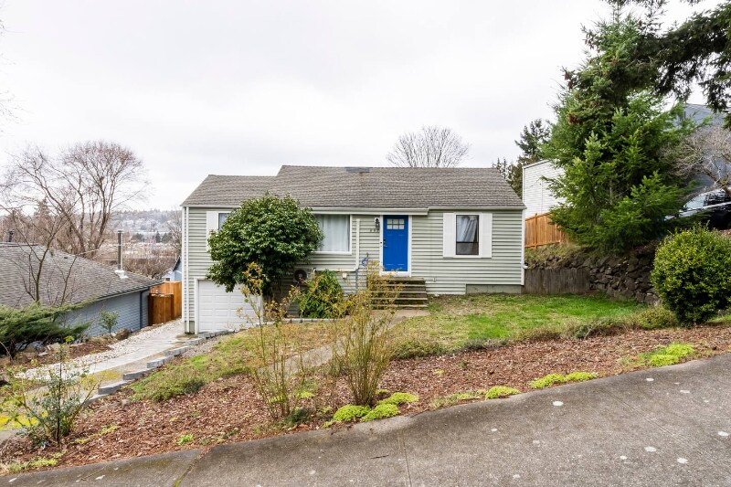 Building Photo - 557 Bronson Pl NE