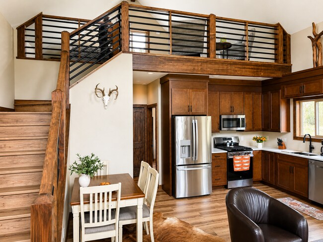 Building Photo - LIKE NEW SEASONAL RENTAL