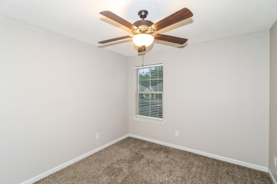 Building Photo - 9464 Cayuga Lp