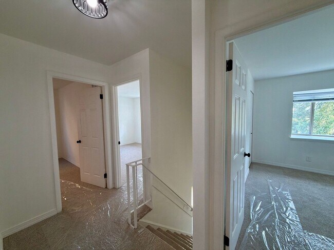 Building Photo - 605 Cobble Creek Curv