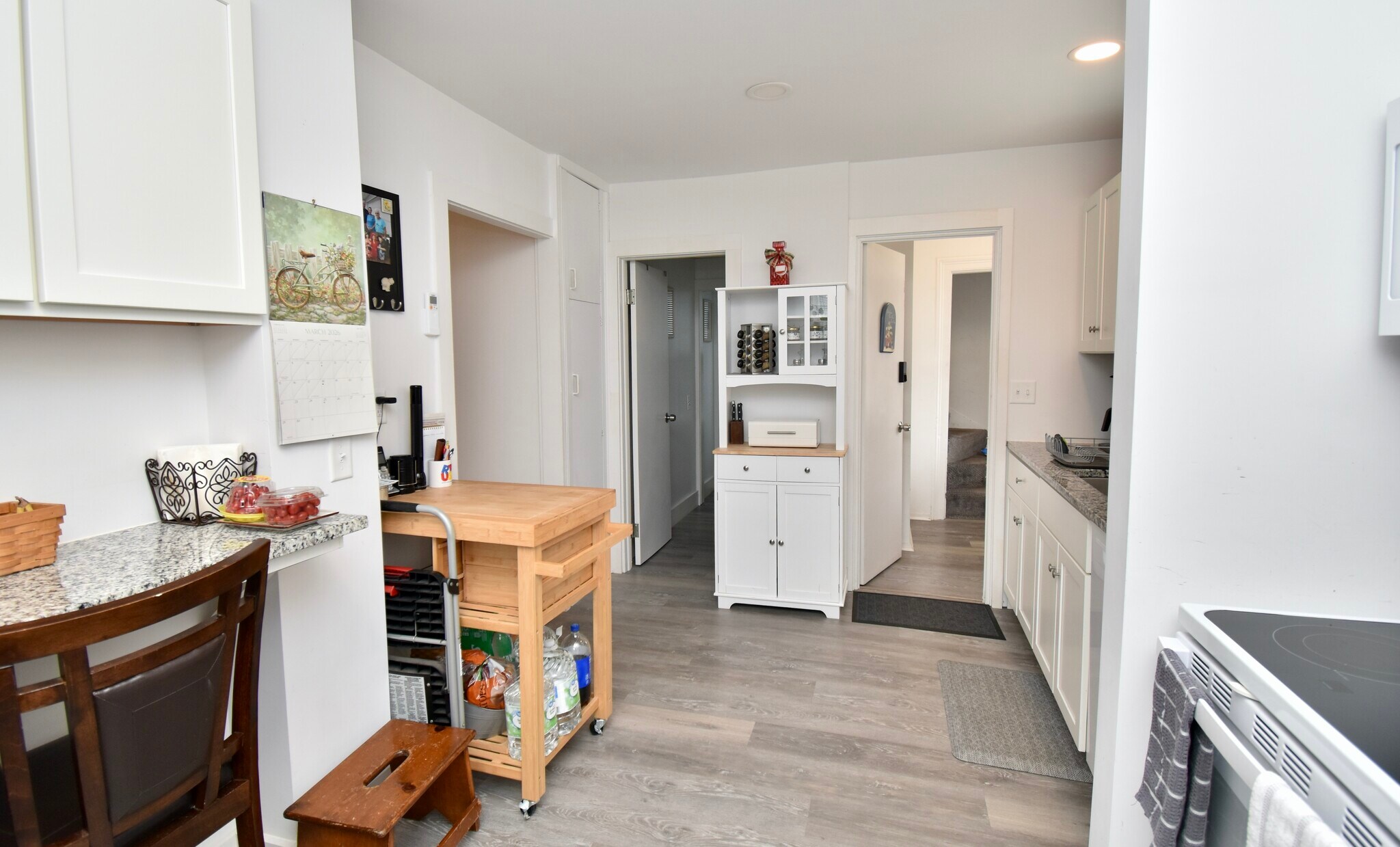 Building Photo - 4 Elm St