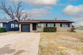 Building Photo - Adorable 3/2 Close to Texas Tech!