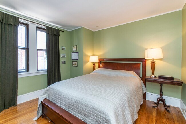 Building Photo - 1823 Pine St