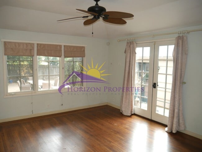 Building Photo - 841 Robertson Way
