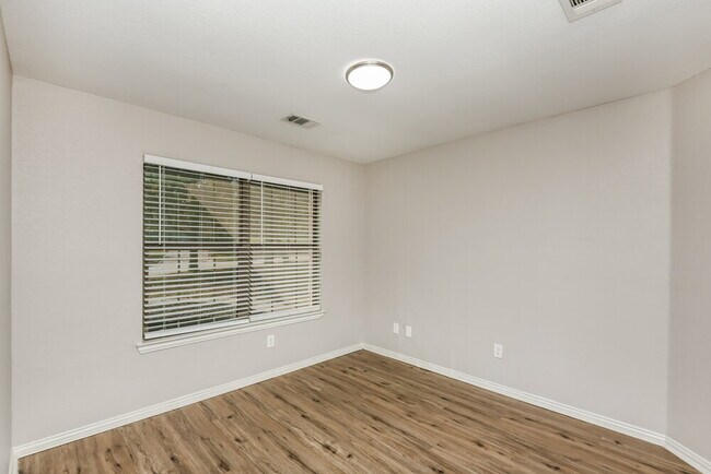 Building Photo - 1005 Red Cedar Way