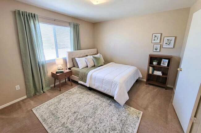 Building Photo - 15547 S Moon Valley Rd