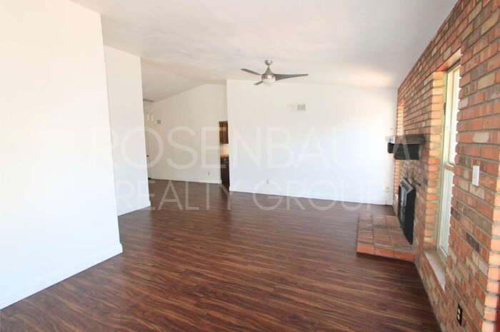 Building Photo - 621 W Los Lagos Vista Ave