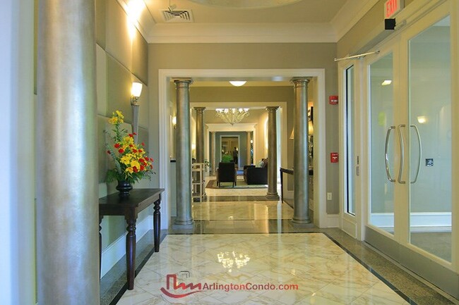 Lobby - 851 N Glebe Rd