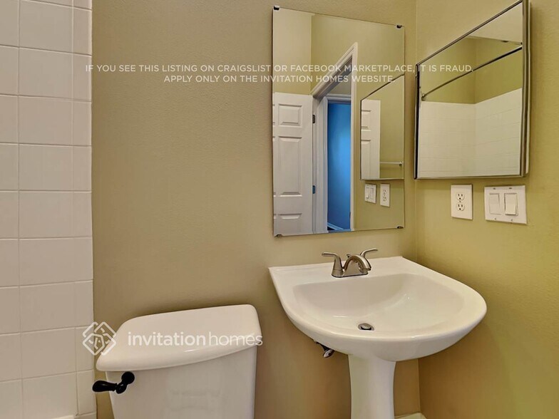 Building Photo - 626 Westhampton Ct