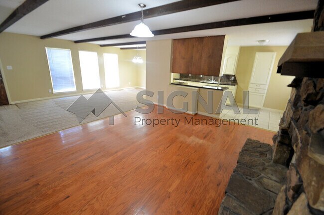 Building Photo - 4001 6th Ave