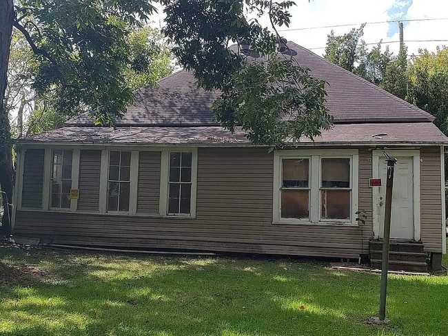 Building Photo - 4185 Highland Ave