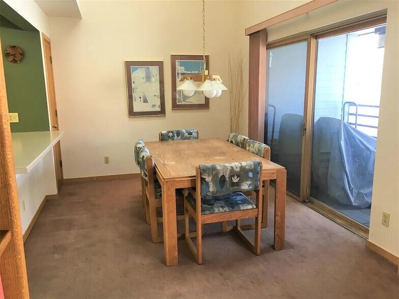 dining ara - 101 Blue Grouse Ln