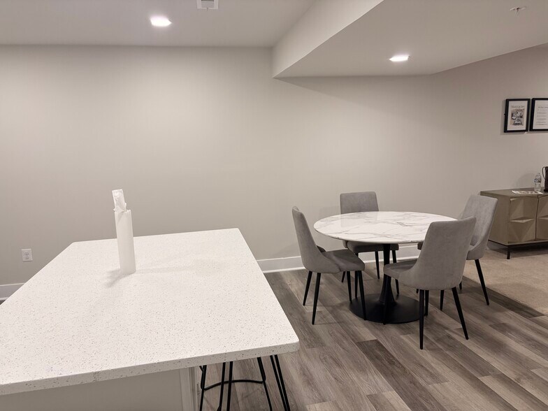 Building Photo - 4420 Shakespeare Cir