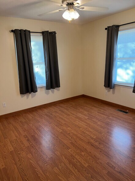 Building Photo - 304 Smalley St