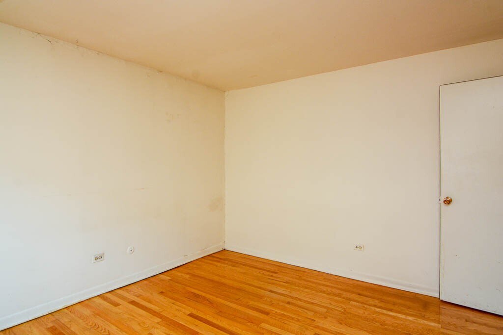 Building Photo - 515 W Briar Pl