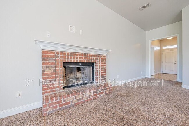 Building Photo - 704 E 97th St