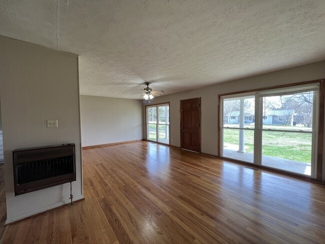 Building Photo - 207 N Mulberry St