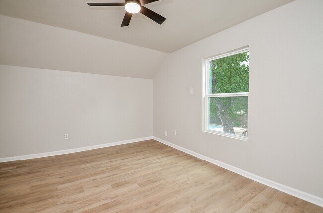 Building Photo - 9903 Bromel Station St