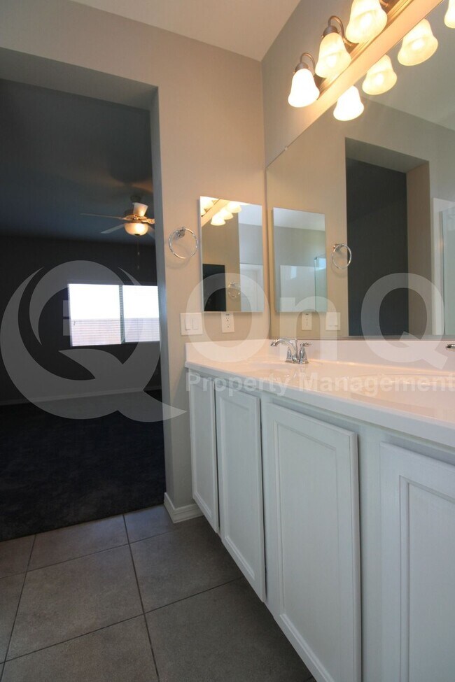 Building Photo - 41582 N Willow Ct