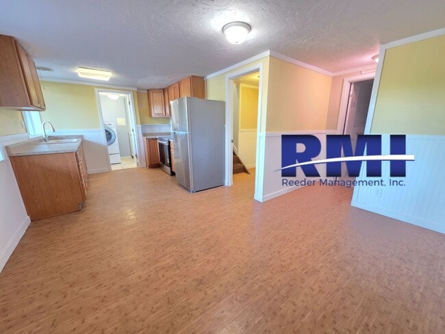 Building Photo - 1723 Shorewood Dr