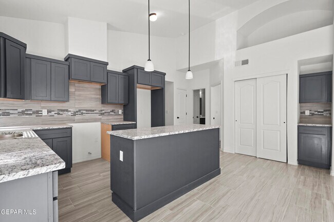 Building Photo - 13853 Summer Story Ave