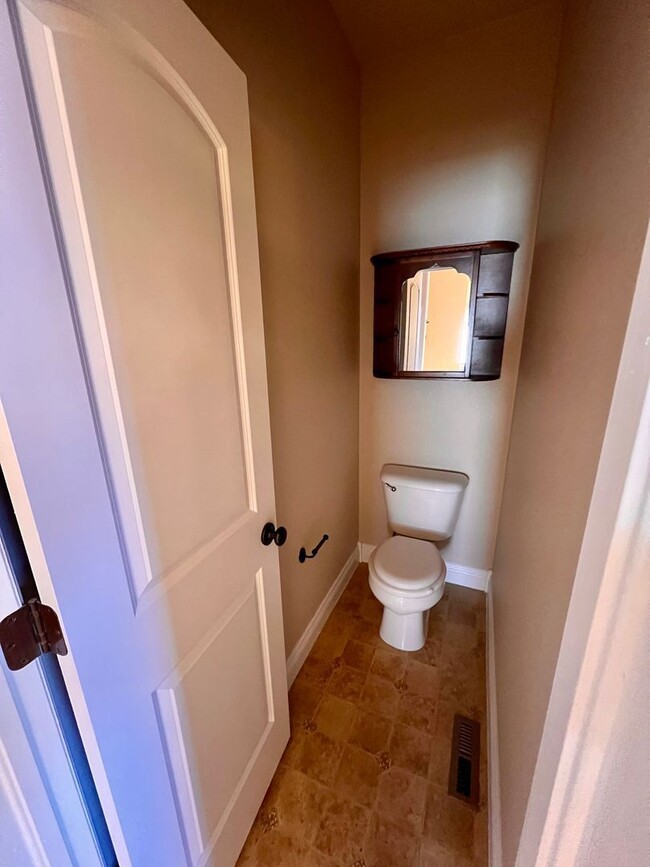 Building Photo - 5807 Zinfandel St