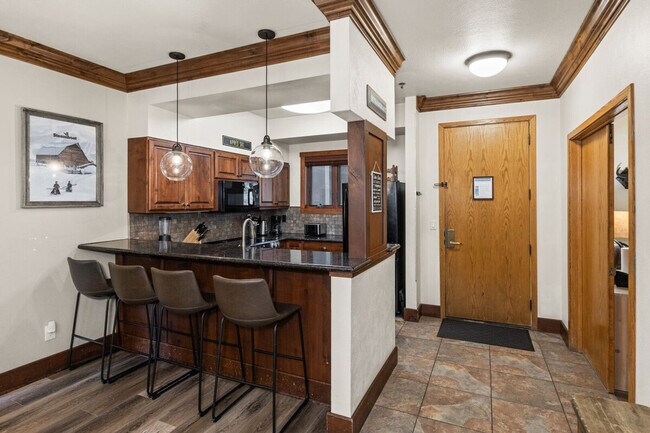 Building Photo - 2200 Apres Ski Way