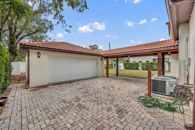 Building Photo - Gorgeous Winter Park Home