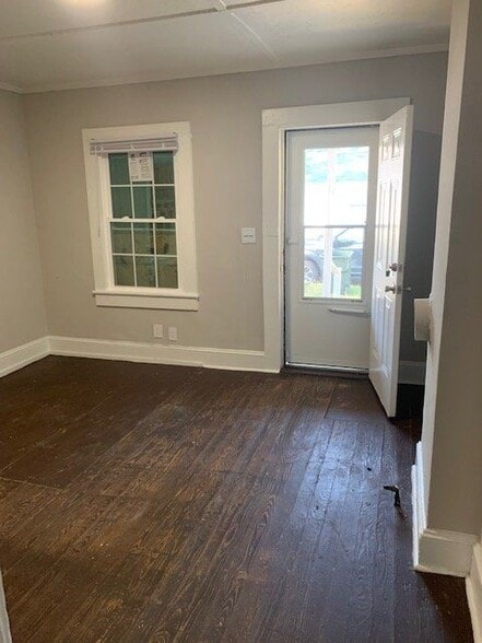 Building Photo - 209 Nash St