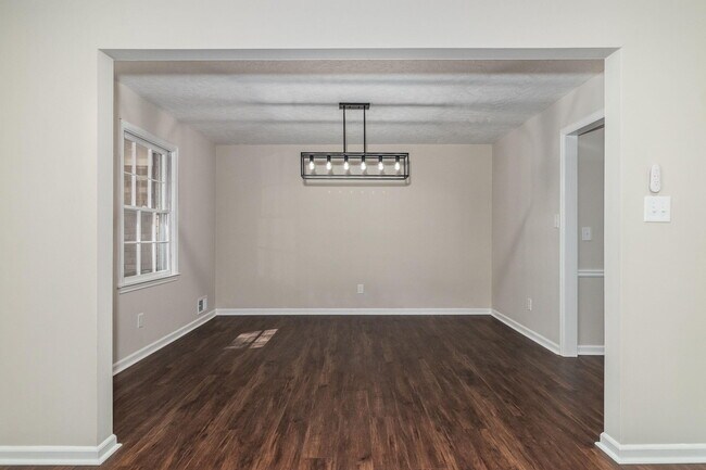 Building Photo - 4375 Lake Idylwilde Dr