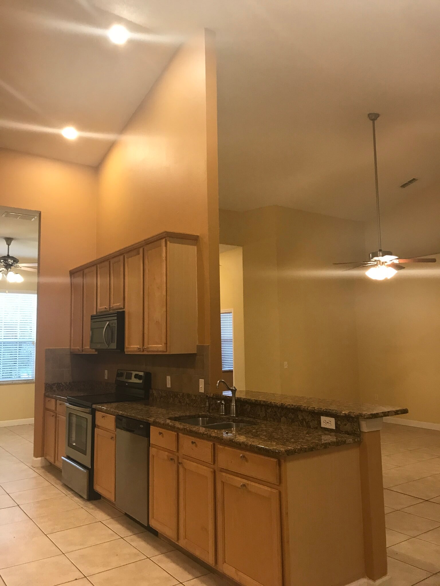 Very large kitchen open concept - 1751 Crown Hill Blvd